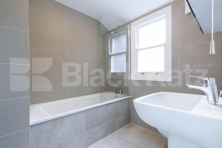 Stunning family home split over 3 floors with private garden mins to tube Harberton Road, Archway / Highgate